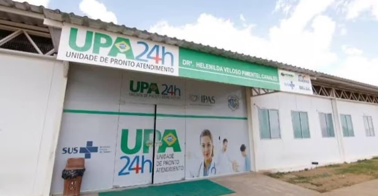 com-carro-em-movimento,-mulher-e-arremessada-para-fora-me-frente-a-upa:-ela-tem-uma-fratura-exposta-na-perna